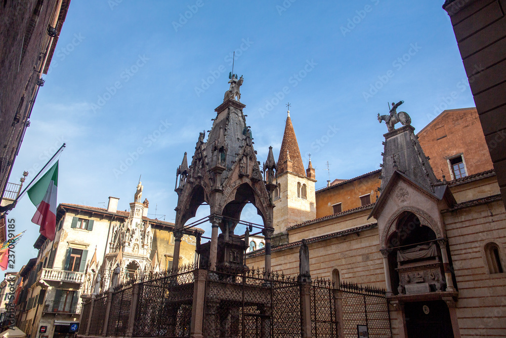 Fototapeta premium Scaliger Tombs, Gothic funerary monuments of the Scaliger family, who ruled in Verona in the middle ages. Scaligeri arch in Verona, Italy near Santa Maria Antica church.