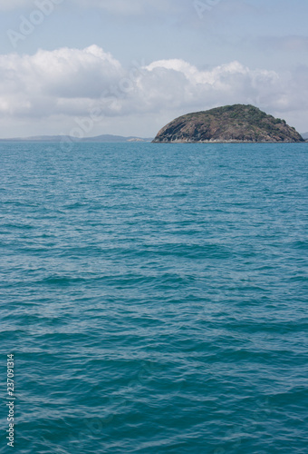 An island at the Rosslyn Bay near Yeppoon in n Capricorn area in Central Queensland, Australia © Tomas