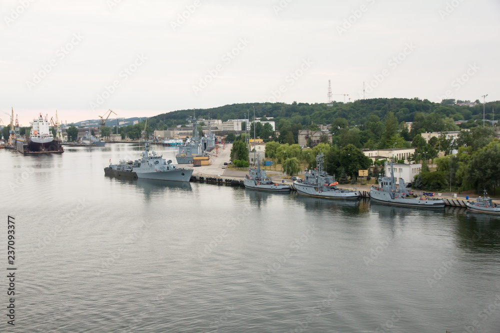 Marynarka wojenna, widok na port Gdynia