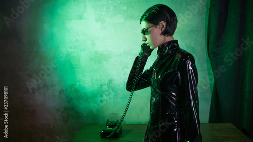 Foto Young woman in matrix style suit, digital Internet technology and telecommunicat