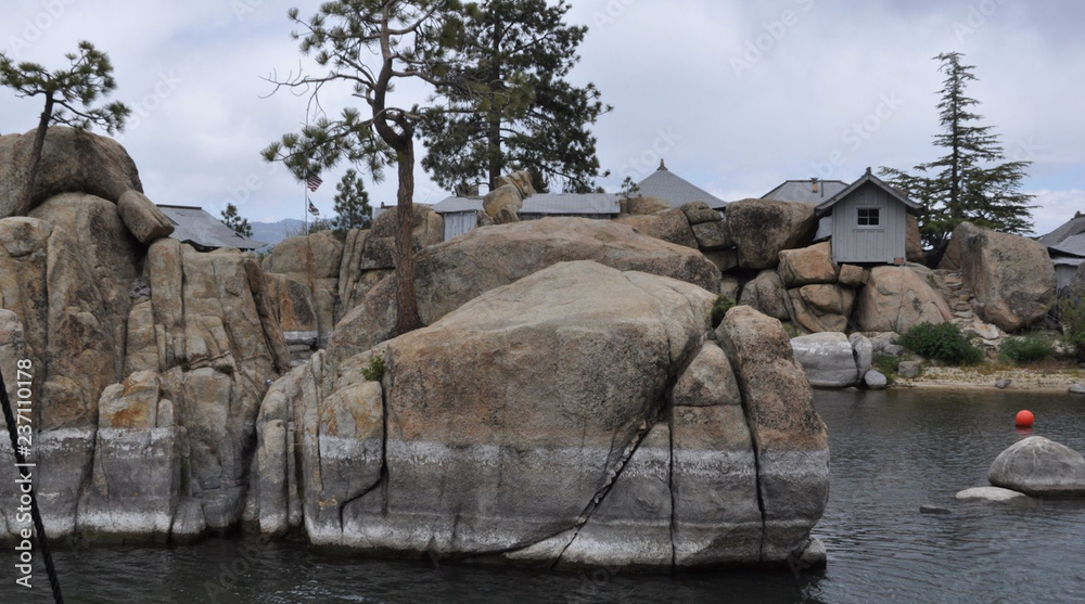 Boulders in the lake - Water level Marks staining the Rocks 