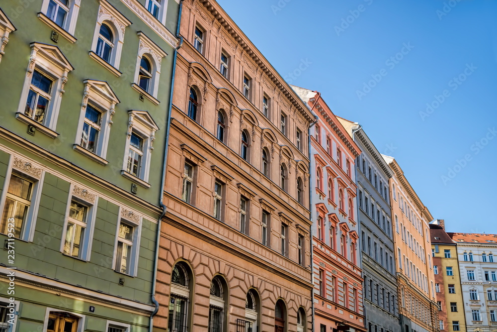 Prag, Sanierte Häuserzeile