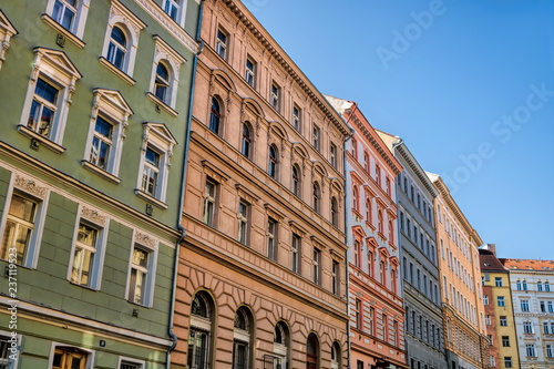 Prag, Sanierte Häuserzeile © ArTo