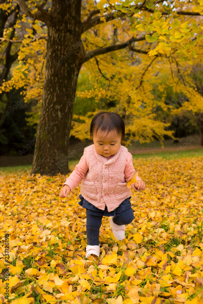 お散歩する子供 お散歩する子供