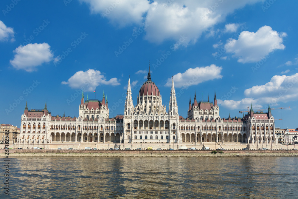 Fototapeta premium Budapest cityscape with Parliament building and Danube river