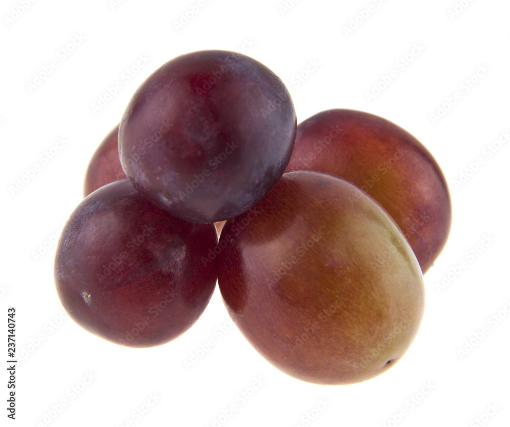 Fototapeta premium grapes isolated on white background