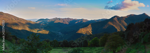 Fotografia Beautiful spanish panoramic landscape near the small village Osor in Catalonia
