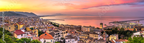 Panorama di Salerno all'alba © Zero Pixel