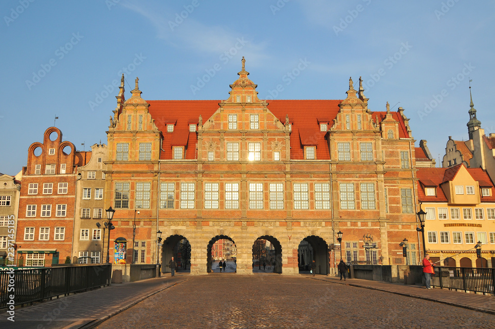 Obraz premium Green Gate seen from Green Bridge on Old Town of Gdansk, Poland.