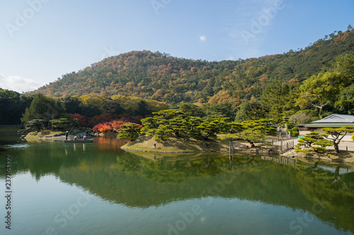 紅葉 栗林公園(香川県高松市)南湖、和船 2018年11月撮影