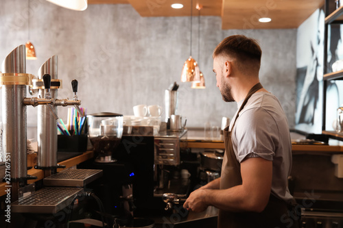 Barista preparing fresh aro...
