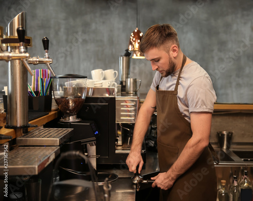 Barista preparing fresh aro...