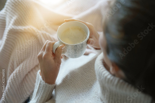 Ταπετσαρία Cosy brunette at home on couch with hot drink