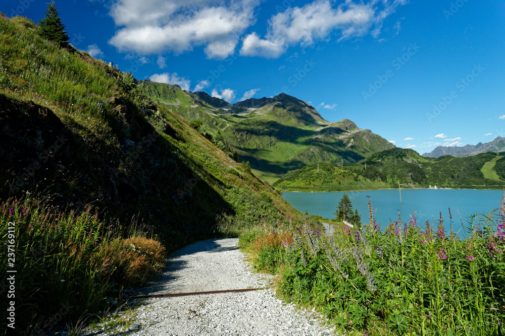 Landschaft am Kops-Stausee bei Galtür zwischen der Silvretta- und Ferwallgruppe in Vorarlberg, Österreich