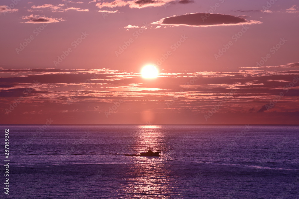 日の出と舟  A ship in sunrise time