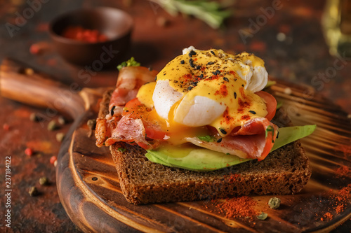 Photos Tasty egg Benedict on wooden board