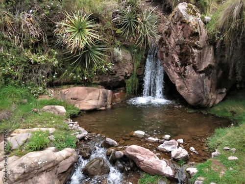 Petite cascade sur le chemin pour Huchuy Qosqo photo