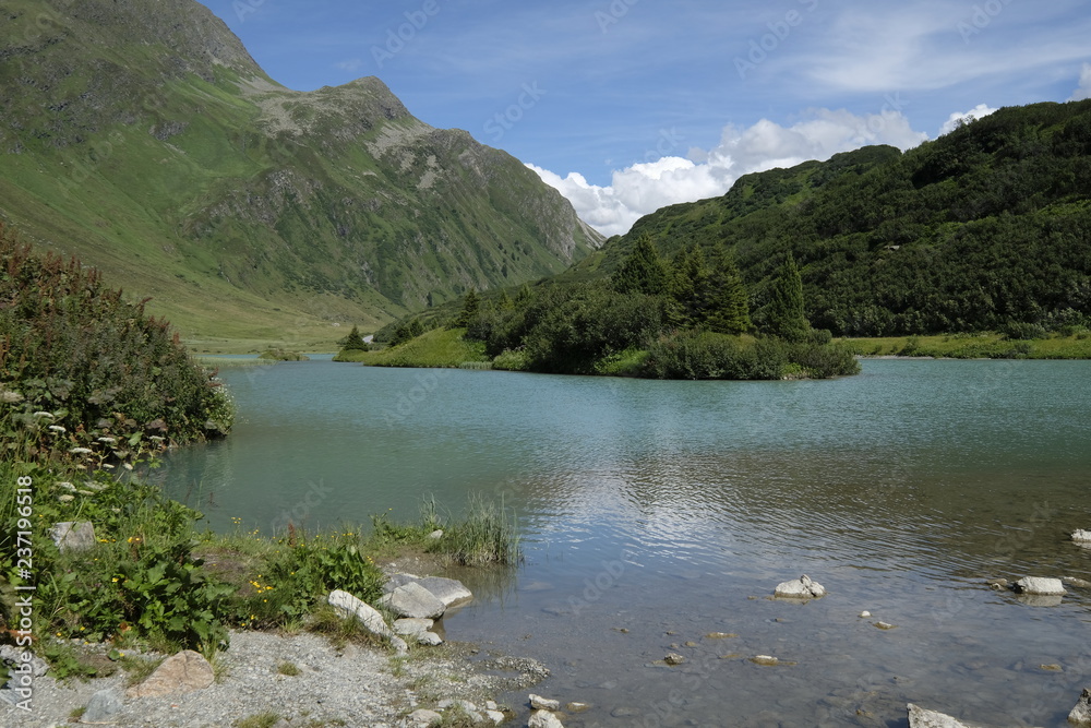 Landschaft am Zeinissee bei Galtür zwischen der Silvretta- und Ferwallgruppe an der Grenze zwischen Tirol und Vorarlberg, Österreich