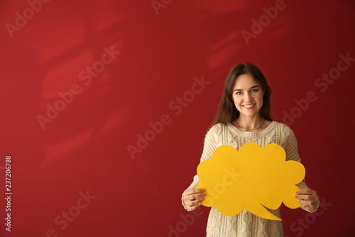 Young woman with blank spee...