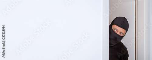 Foto Man observing a situation