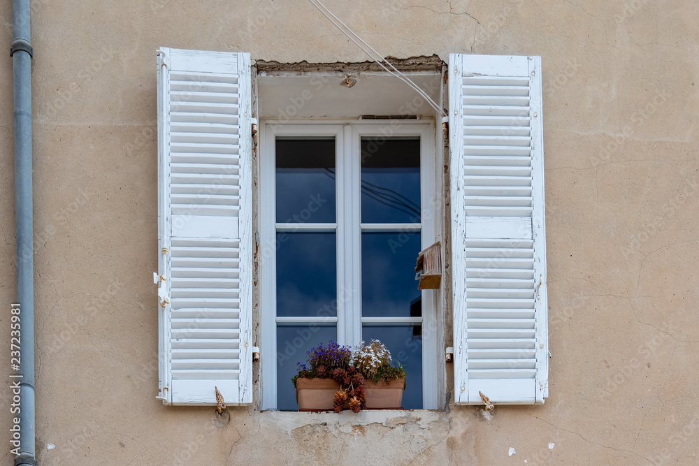 Le Castellet Window