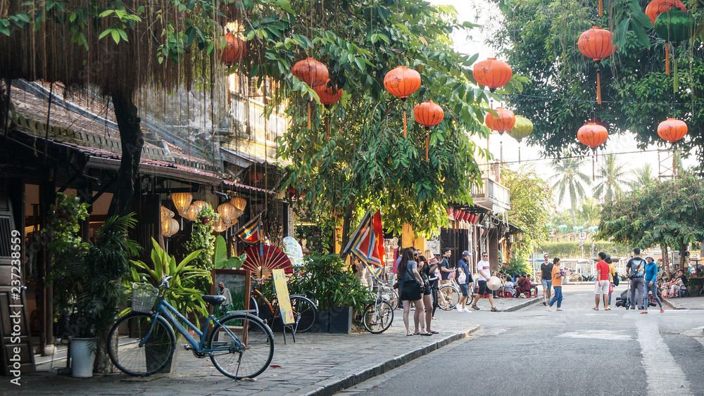 Straße in Hoi An Vietnam - obrazy, fototapety, plakaty 