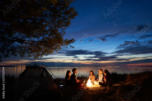 Canvas Print Night summer camping on sea shore