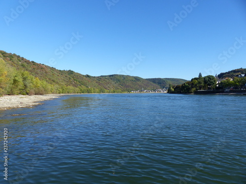 Blick über den Rhein nach Kamp-Bornhofen