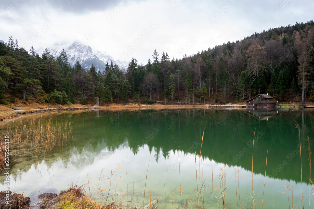 Fototapeta premium Bergsee in Bayern