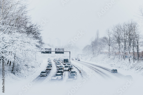 Autobahn im Winter