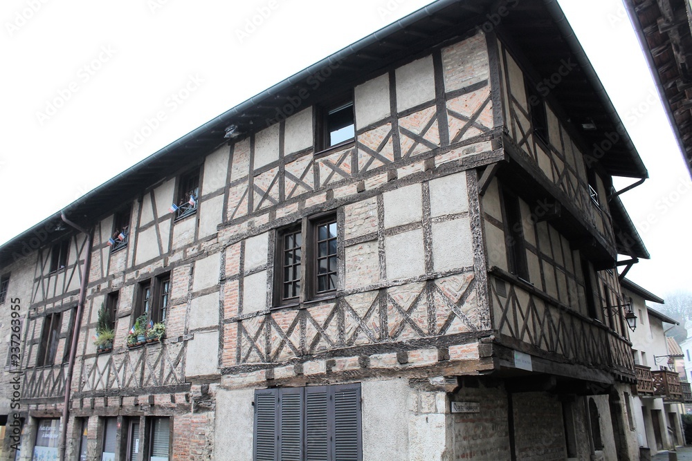 ARCHITECTURE DE LA DOMBES - MAISONS ET EGLISES - AIN ARCHITECTURE DE LA DOMBES - MAISONS ET EGLISES - AIN