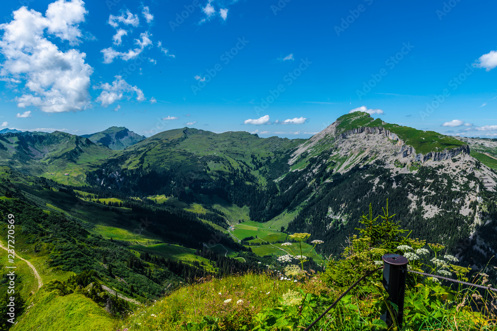 Blick vom Walmendinger Horn zum Ifen Plateau Kleines Walsertal Österreich