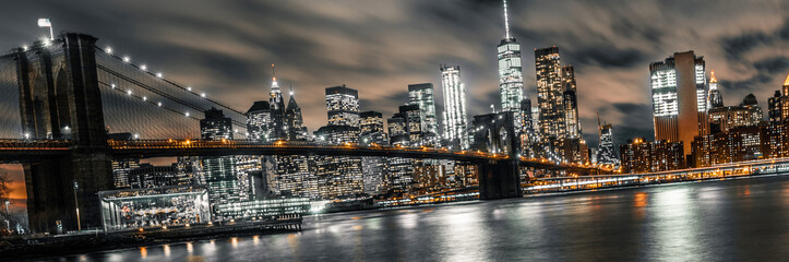 Fotobehang Brooklyn Bridge Brooklyn Bridge nacht boven Lower Manhattan  © Fabian