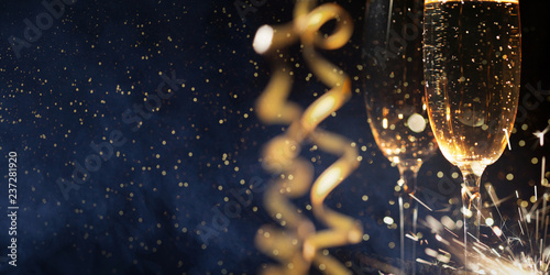 Obraz na plátně New years eve celebration background with champagne