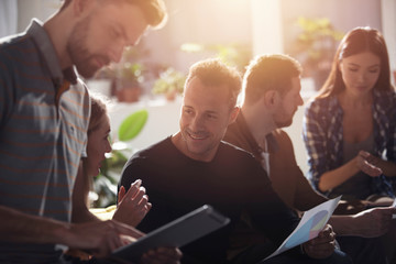 Business people connected on internet network with a tablet. concept of startup company