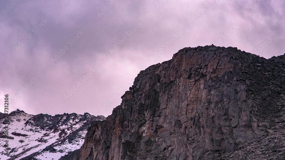 The most interesting thing on the volcano is the stone environment and its tip. Clouds often hide mountains, but the views are fascinating. The most interesting thing on the volcano is the stone environment and its tip. Clouds often hide mountains, but the views are fascinating.