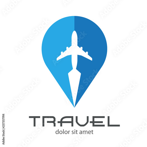 Logotipo con texto TRAVEL en avión espacio negativo en puntero en color azul