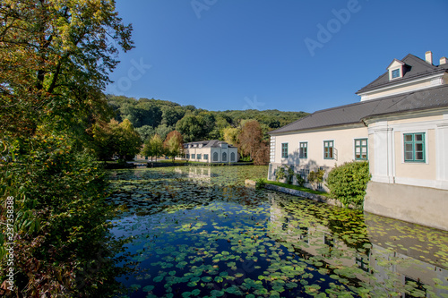 Das Schloss Laudon, auch Schloss Hadersdorf genannt, ist ein barockes Wasserschloss in Hadersdorf, das heute zum 14. Wiener Gemeindebezirk Penzing gehört. photo