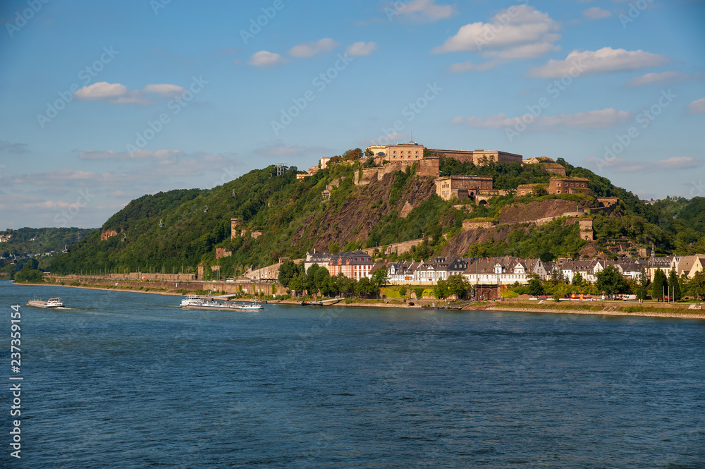 Die Festung Ehrenbreitstein bei Koblenz am Rhein