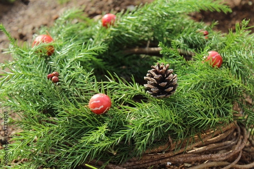 自然素材でクリスマスリース作り