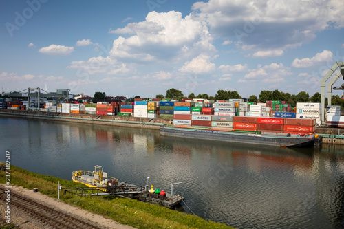 Germany, Baden-Wuerttemberg, Mannheim, Muehlauhafen, Container terminal