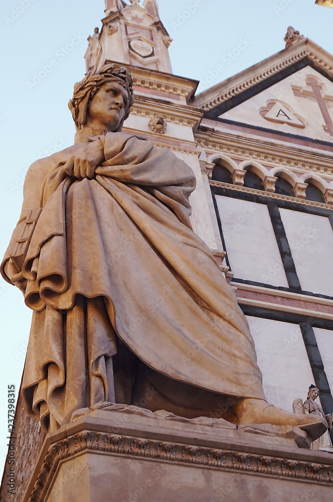 Fototapeta premium Statue of Dante Alighieri in Santa Croce square, Florence, Italy