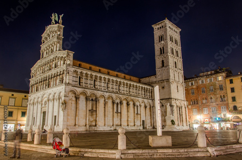 Lucca, piazza San Michele in foro.