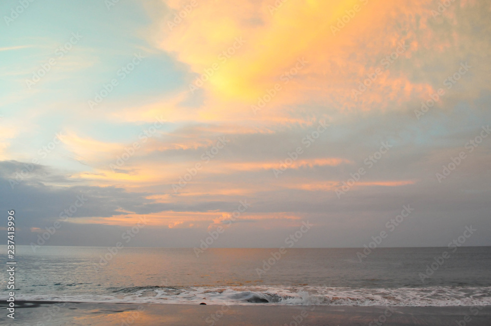 Fototapeta premium Beautiful sunrise a a beach in the Pacific Ocean in Panama