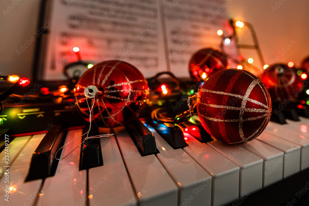 Fototapeta A piano with christmas lights and tree