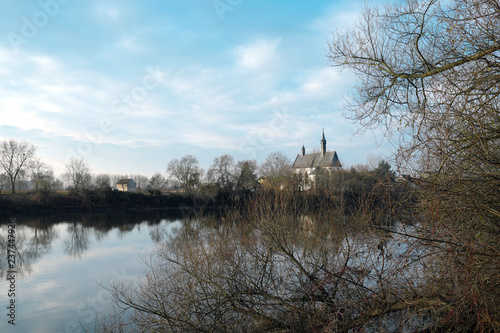 Rheininsel Niederwerth mit Kirche - Stockfoto