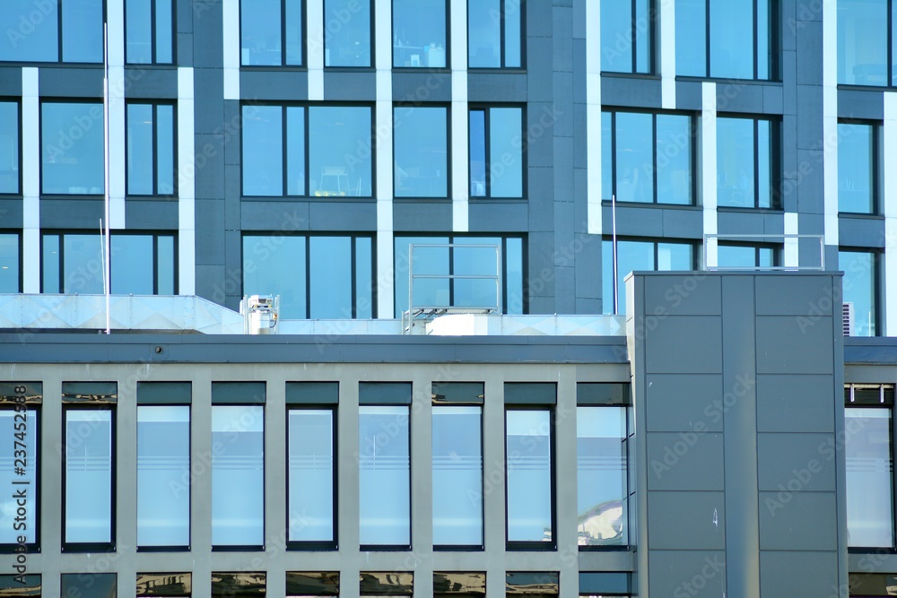 Obraz premium Facade fragment of a modern office building. Exterior of glass wall with abstract texture.