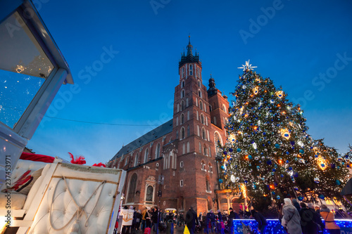 Obraz na płótnie Christmas market in Krakow city on evening w salonie