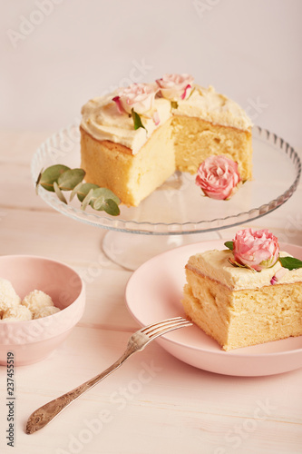 naked cake with roses on white background © Aleksandr