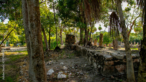  The ancient city of El Meca. The city is located in the vicinity of Cancun. Of course, the city is badly collapsed, but the territory of the palace and the pyramid remained untouched by time. © Zeus (Victor Deev)